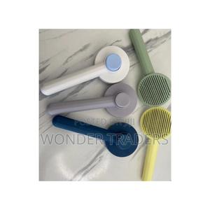 Self Cleaning Carpet Comb - thumbnail 2