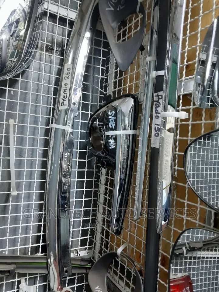 Premio [260] Bonnet Chrome