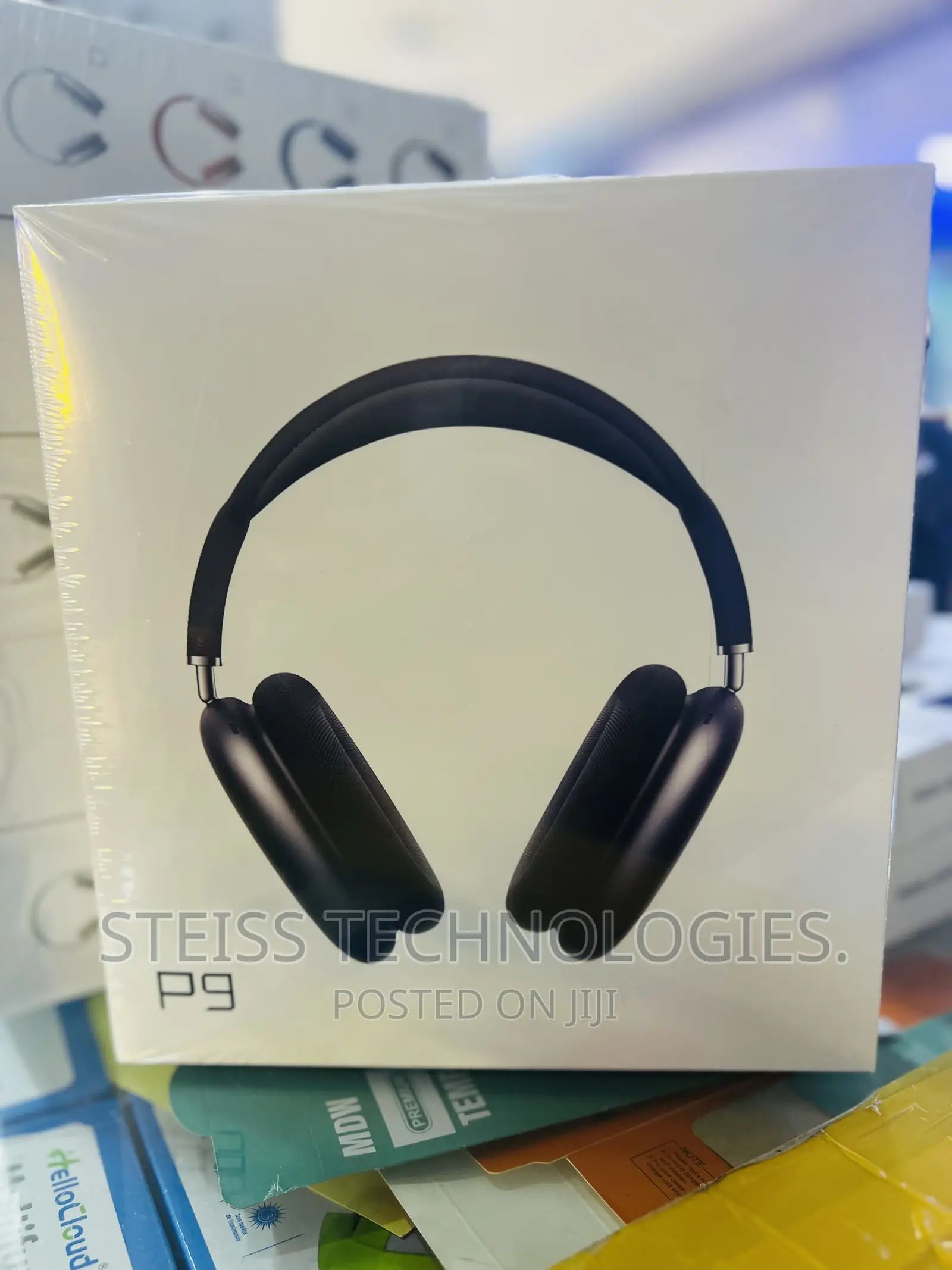 P9 Wireless Black Headphones.