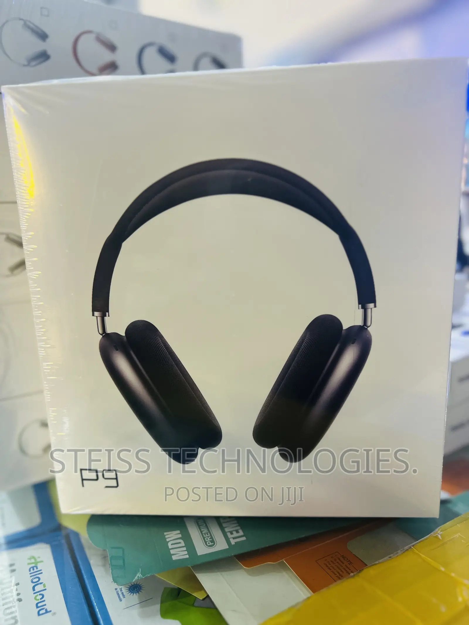 P9 Wireless Black Headphones.