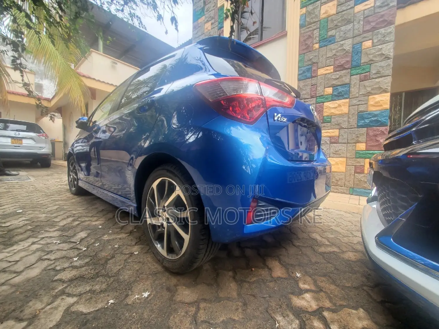 Toyota Vitz 1.3 AWD 5dr 2018 Blue