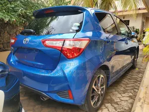 Toyota Vitz 1.3 AWD 5dr 2018 Blue