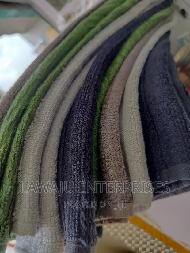 Ivory Coloured Saloon Towel - thumbnail 2