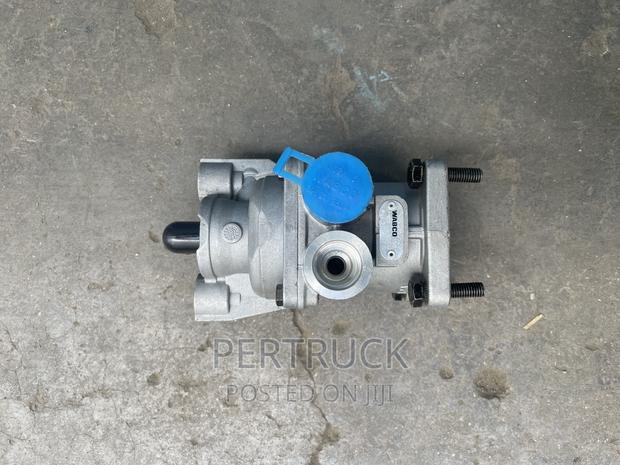 Foot Brake Valve Mercedes Benz Axor/Howo Sinotruck/Shackman