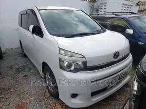 Toyota Voxy 2013 White