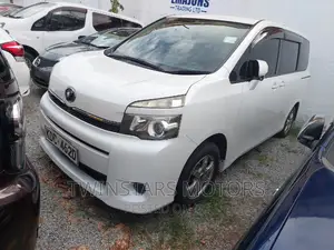 Toyota Voxy 2013 White