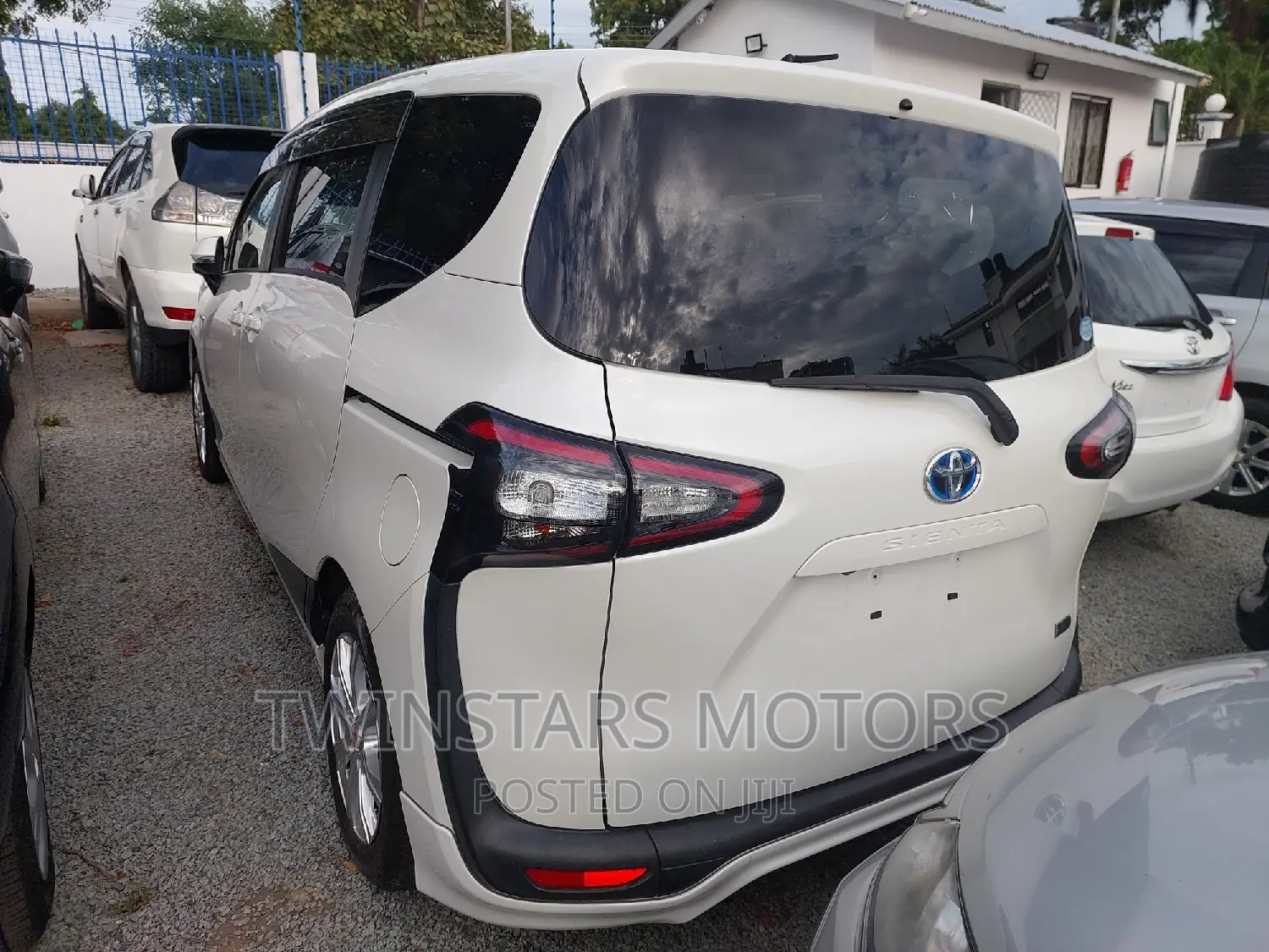 Toyota Sienta 2017 White