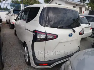 Toyota Sienta 2017 White