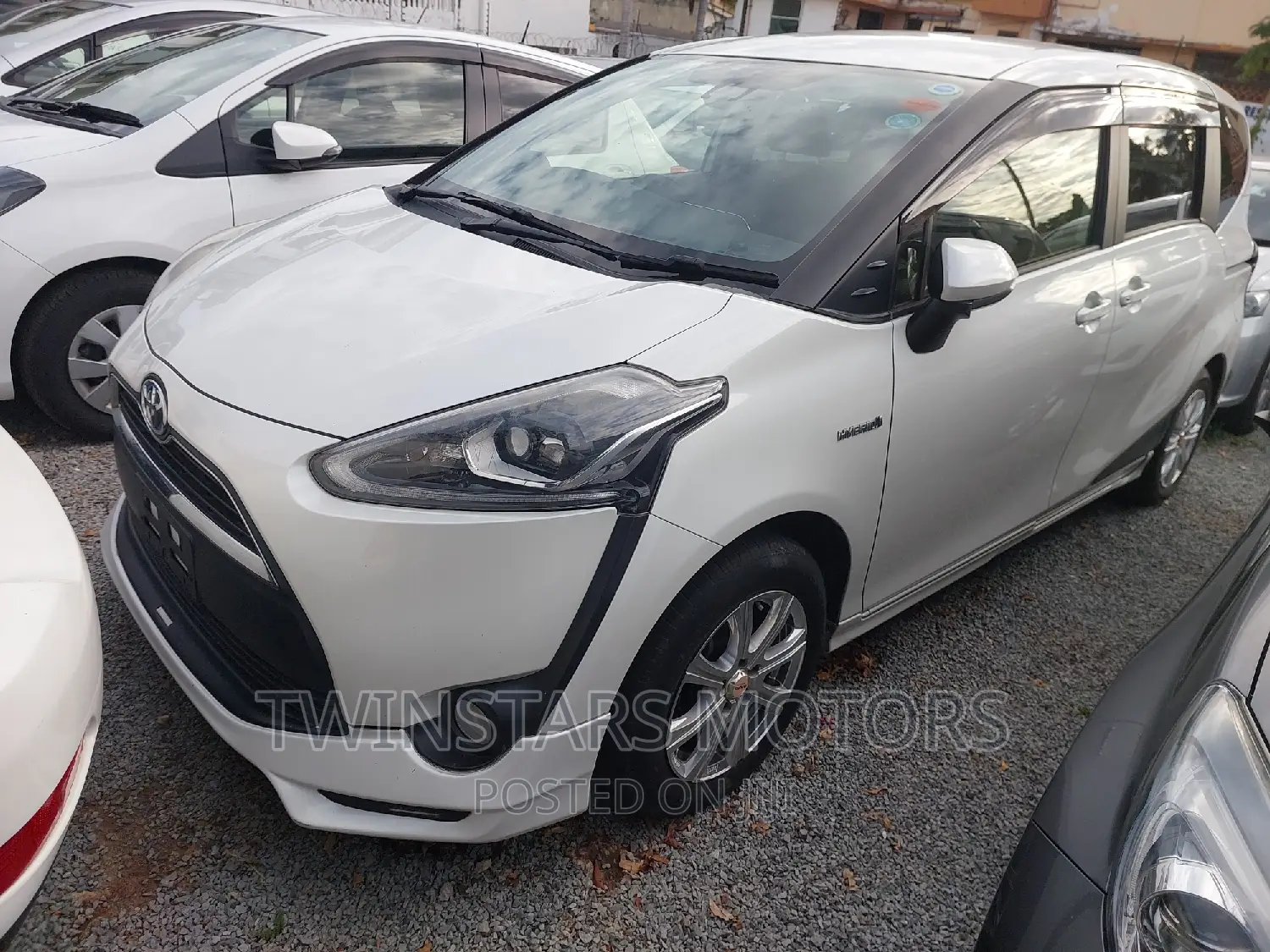 Toyota Sienta 2017 White