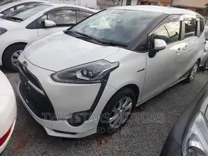 Toyota Sienta 2017 White
