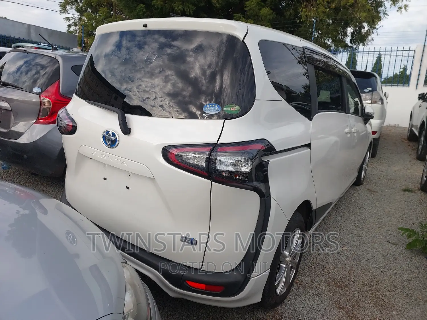 Toyota Sienta 2017 White