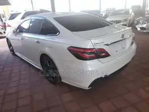 Toyota Crown 2019 White