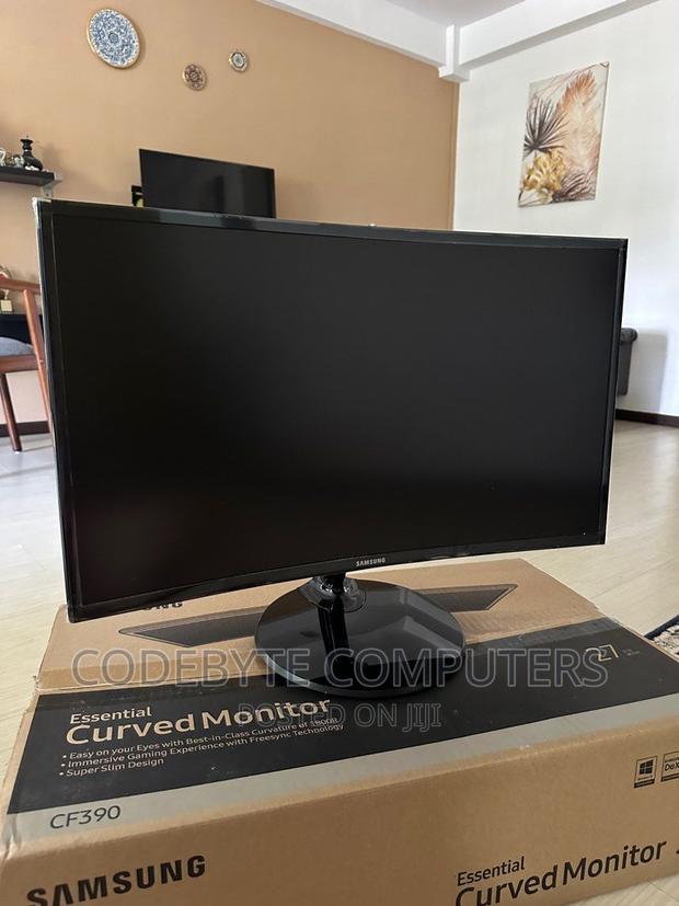 Samsung Essential 27" FHD Curved Monitor