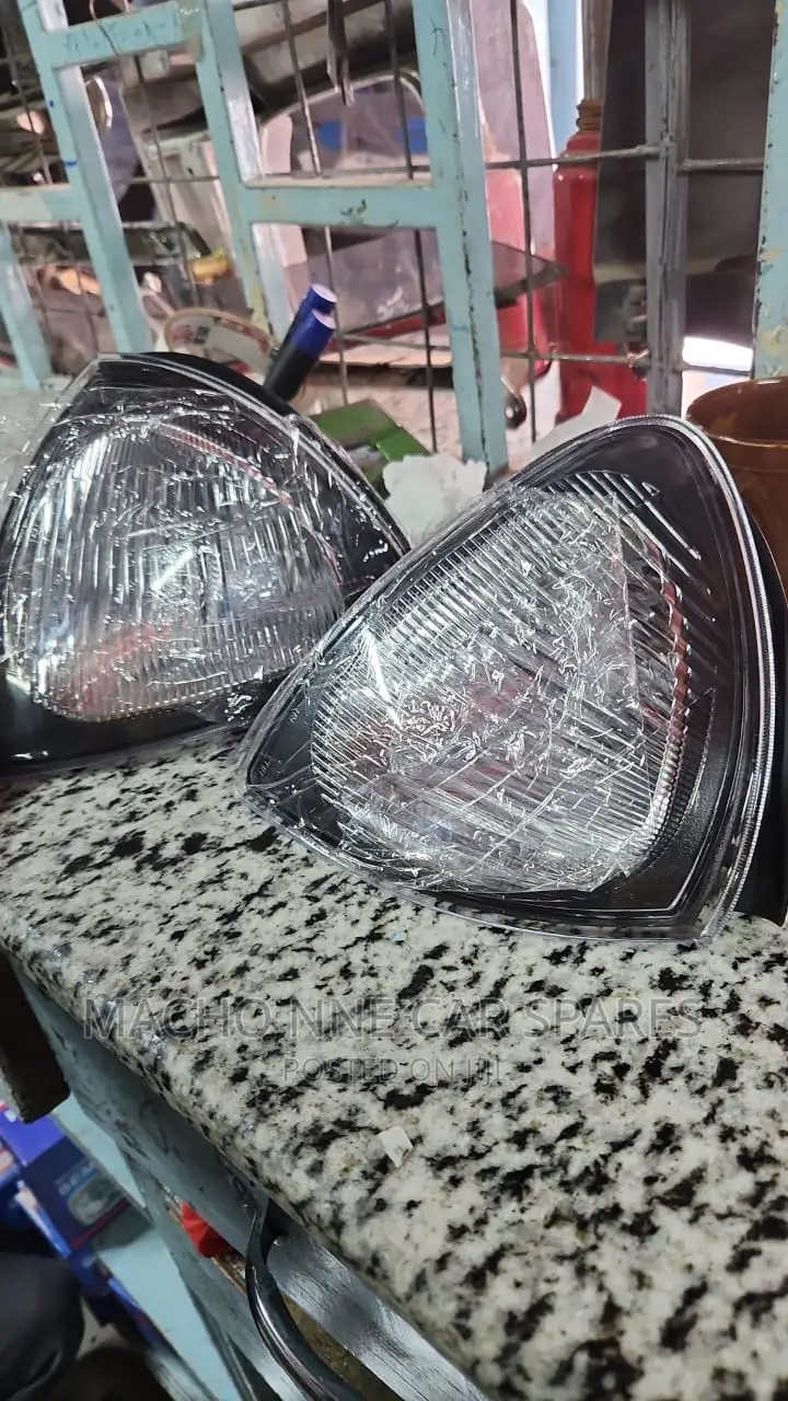 Toyota Caldina Samosa Corner Lights (Each)