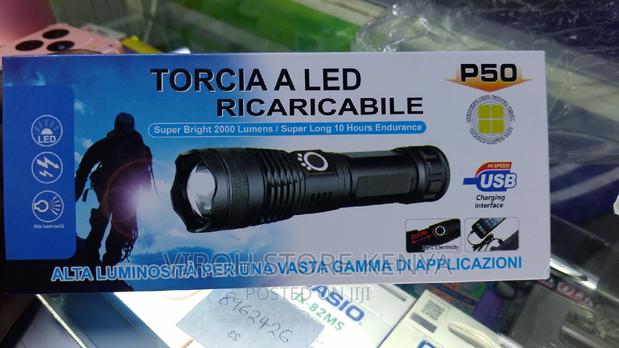 Torcia P50 Torch 2000 Lumens 10hrs 1KM Zoom Torch