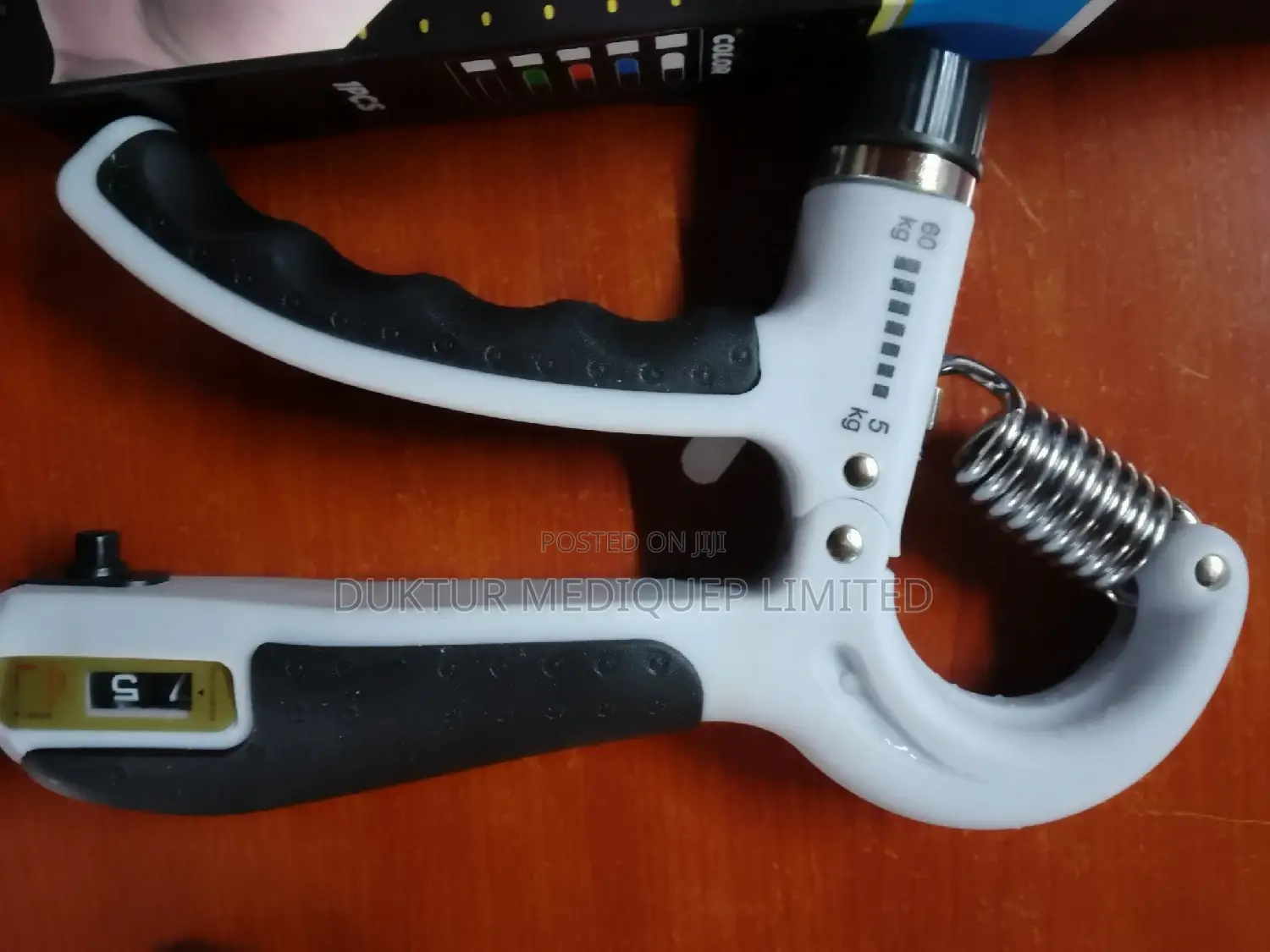 Exercise Hand Grip With Counter