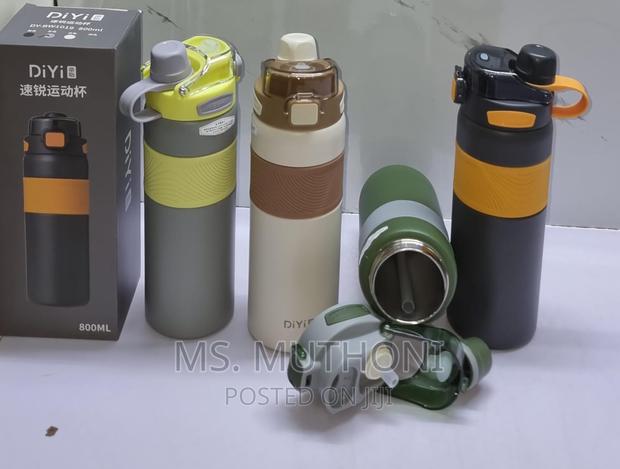 Diyi 800ml Lid Lock Straw Thermocup Bottle - thumbnail 4