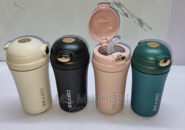 Ubreakable Golden Lock Thermocup With Duo Purpose Cover - thumbnail 4