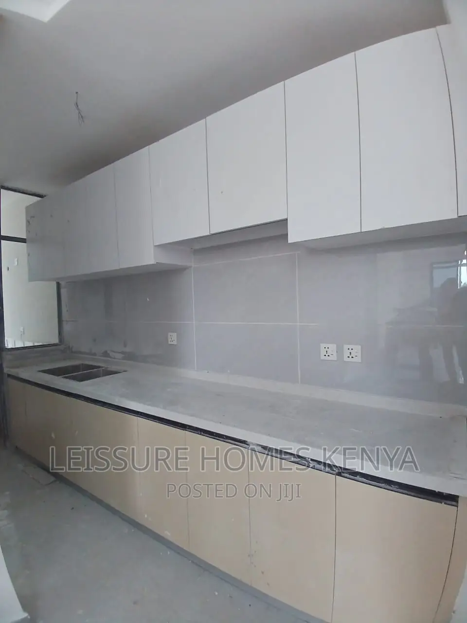 3bdrm Apartment in Gateway Mall Area for sale