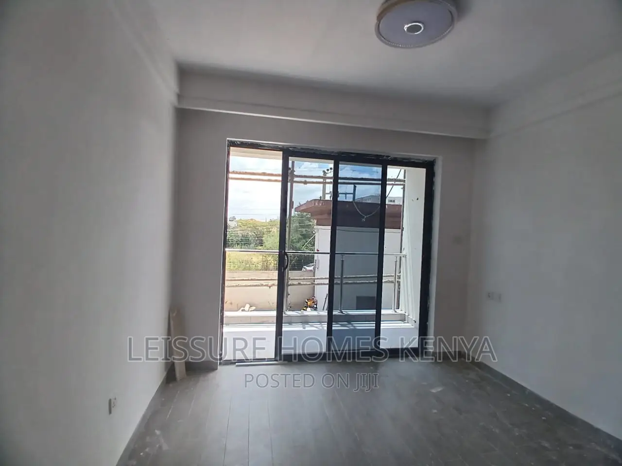 3bdrm Apartment in Gateway Mall Area for sale