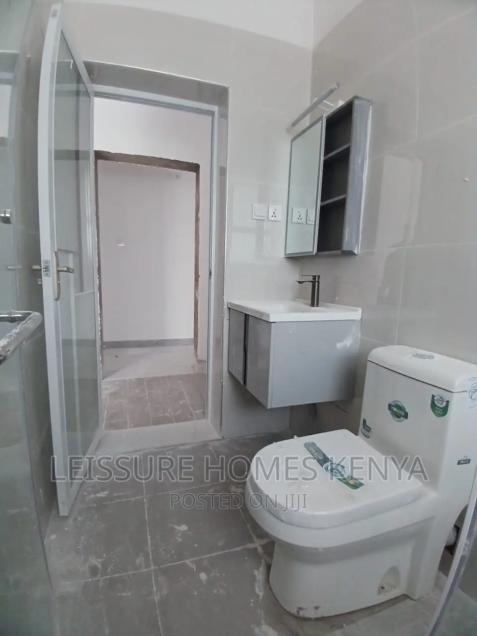 3bdrm Apartment in Gateway Mall Area for sale