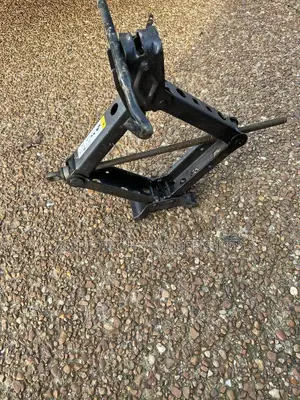Scissor Jacks 1.5 Ton