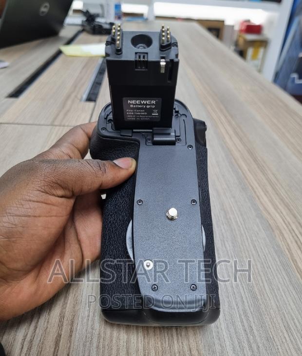 NEEWER BG-E14 Replacement Battery Grip for Canon EOS 70D 80D - main view