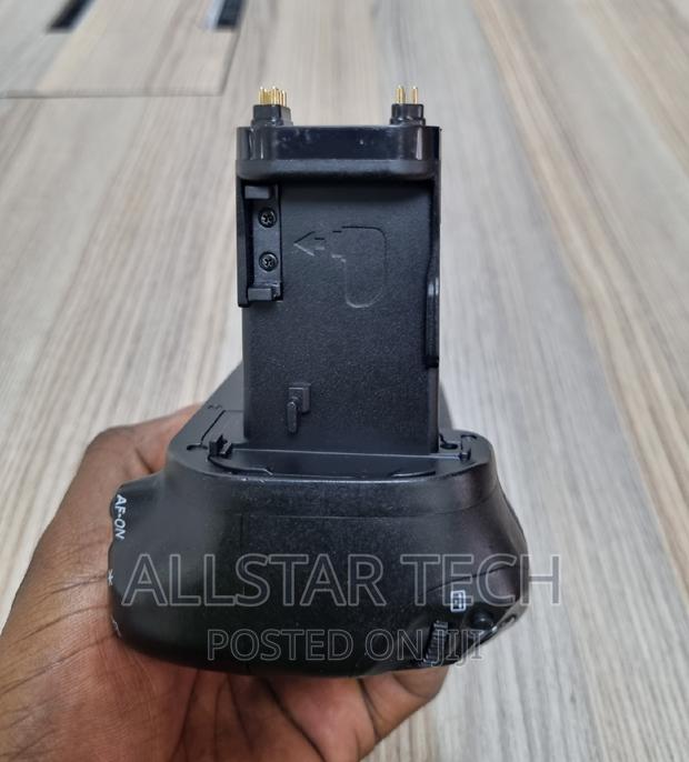 NEEWER BG-E14 Replacement Battery Grip for Canon EOS 70D 80D - thumbnail 6