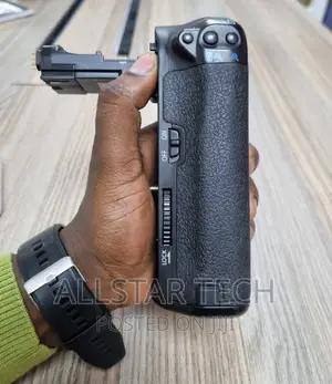 NEEWER BG-E14 Replacement Battery Grip for Canon EOS 70D 80D
