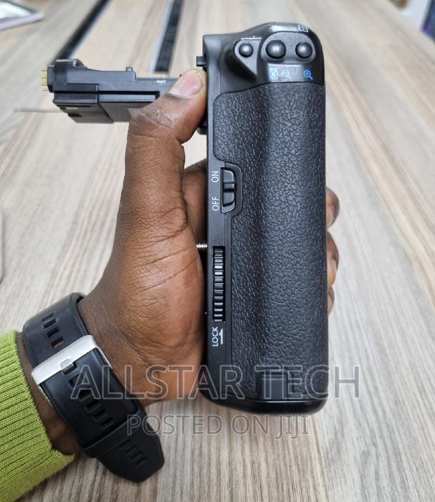 NEEWER BG-E14 Replacement Battery Grip for Canon EOS 70D 80D - thumbnail 3