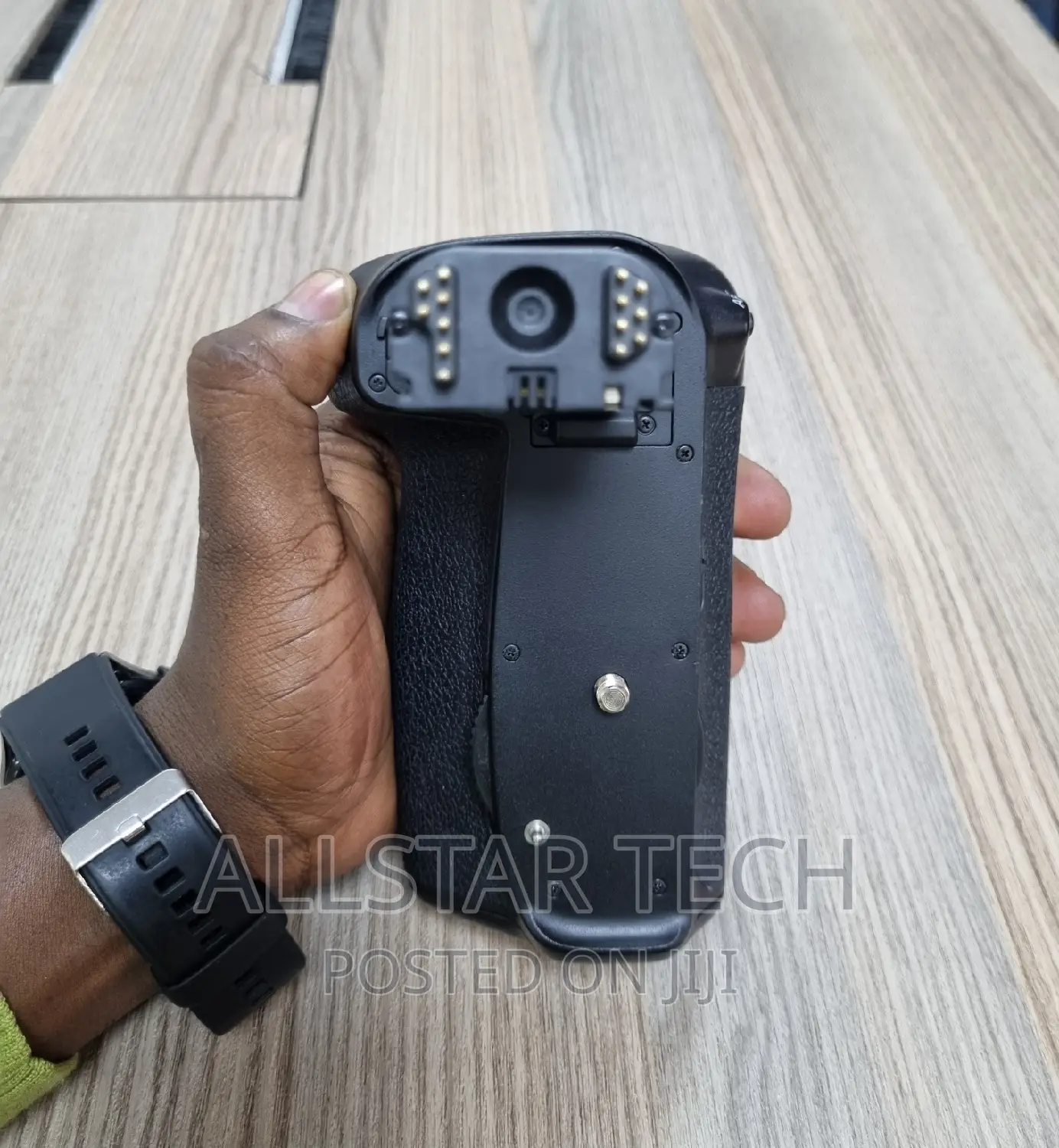 NEEWER BG-E14 Replacement Battery Grip for Canon EOS 70D 80D