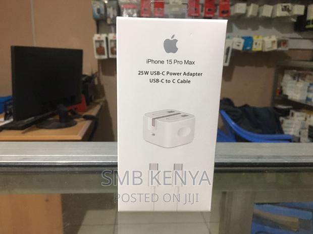 iPhone 15 Full Charger - main view