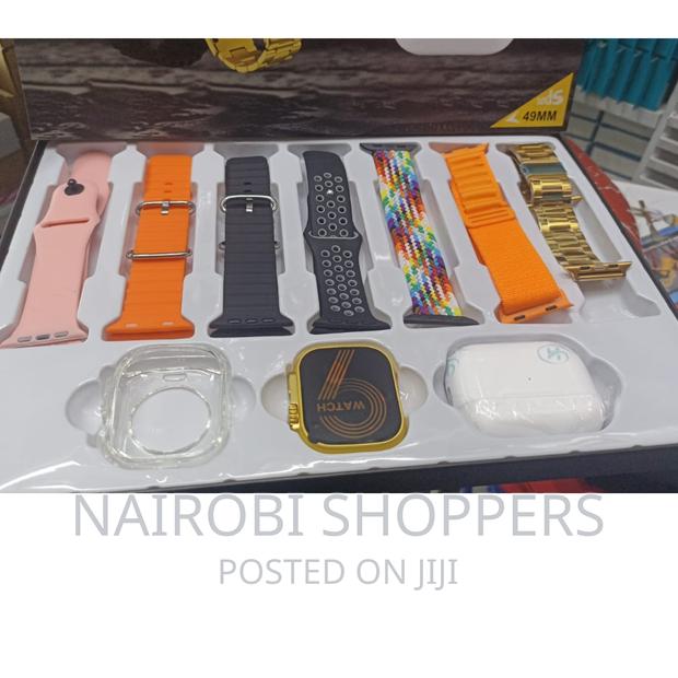 Smartwatch With 7 Straps, Earpods and Screen Protector