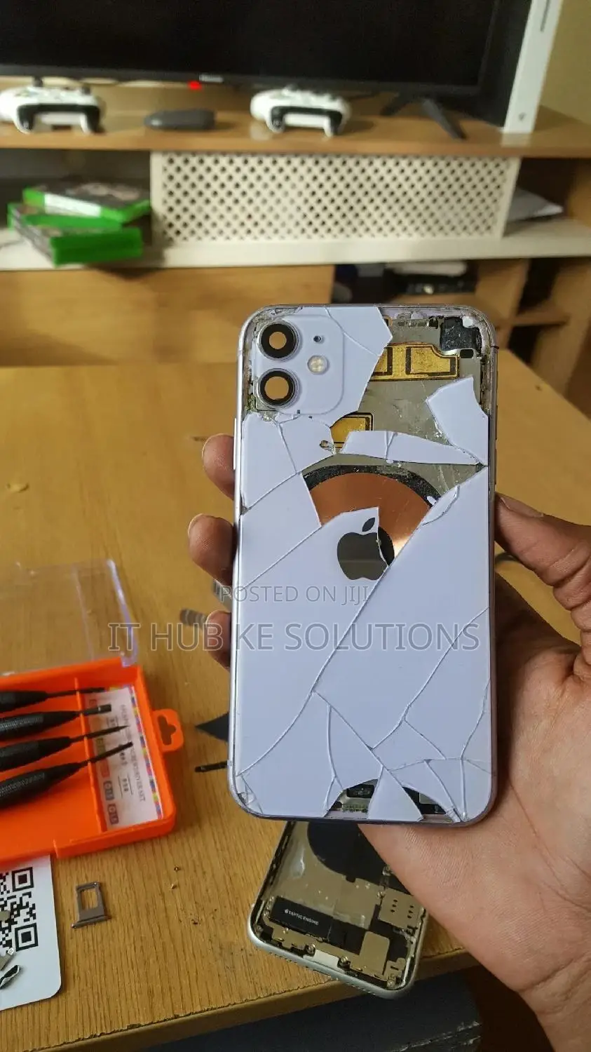 Replace Your Old iPhone Chasis and Give It a Brand New Look