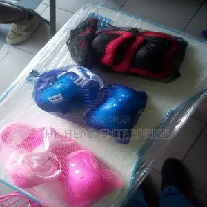 Skating Guards(Helmet Plus Protective Gear)