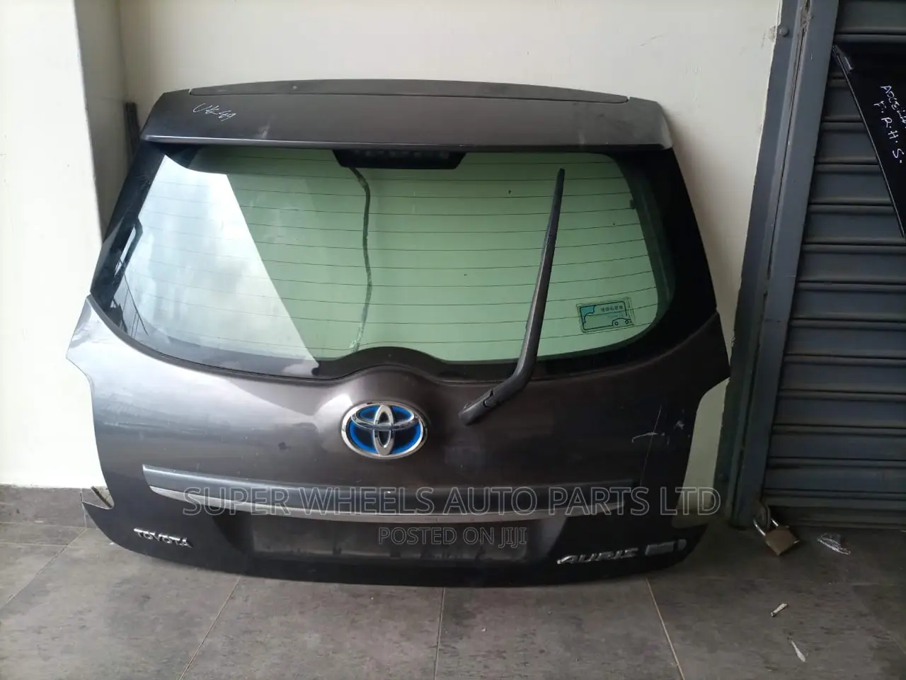 Tail Gate Auris 2011