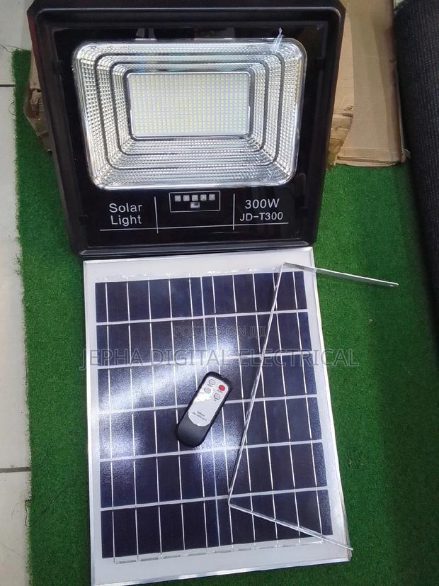 Solar Light 300 Watts Floodlight Auto Off/On - main view