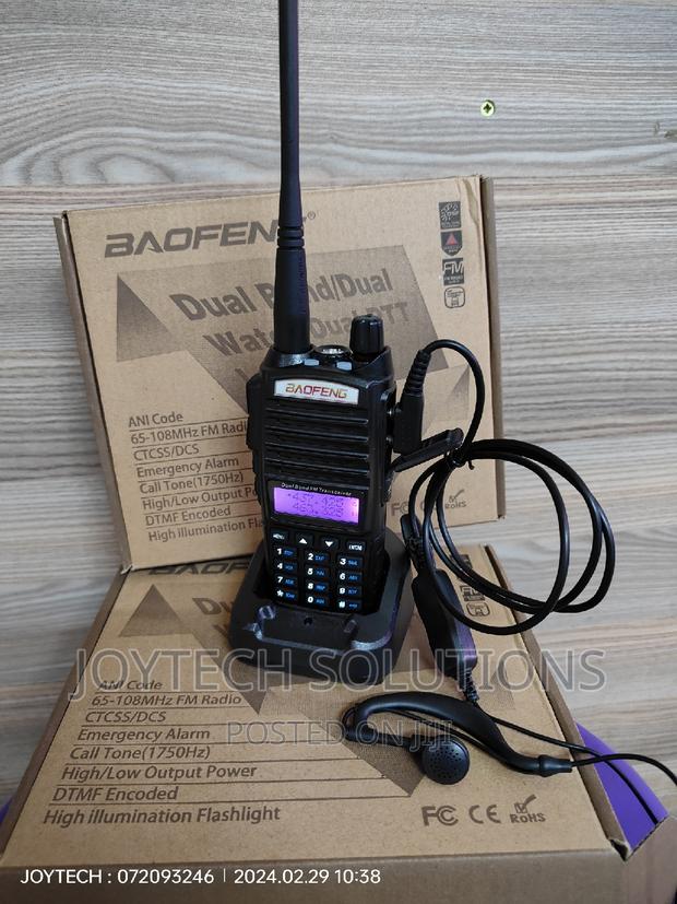 UV 82 Walkie Talkie Radio1 - main view