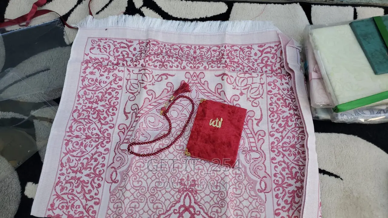 *3 in 1 Prayer Mat Set*
*Consists Of*
Tasbih
Praye