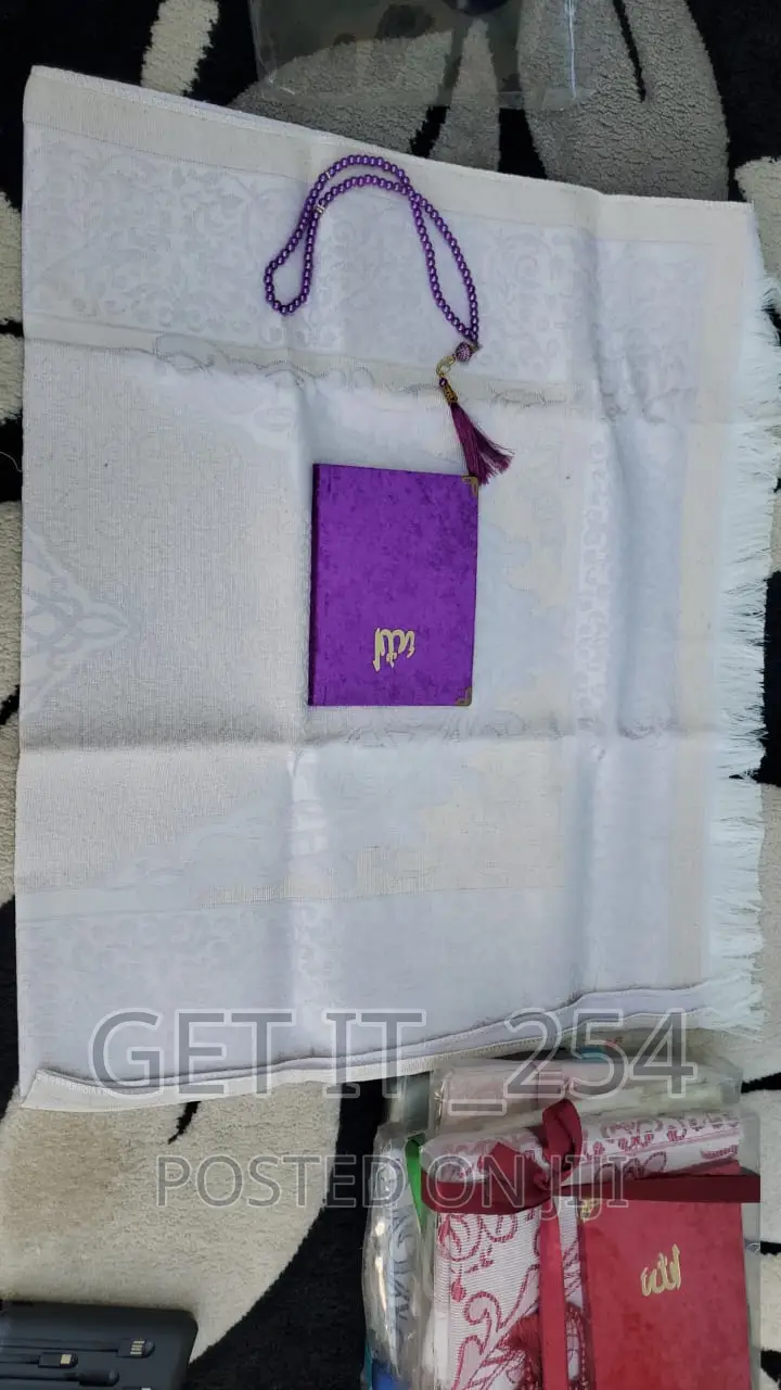 *3 in 1 Prayer Mat Set*
*Consists Of*
Tasbih
Praye