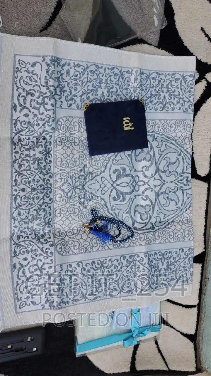 *3 in 1 Prayer Mat Set*
*Consists Of*
Tasbih
Praye