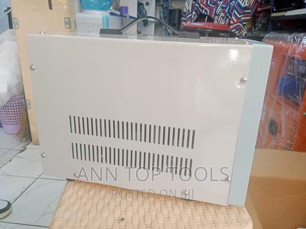 5000 VA Voltage Regulator - main view