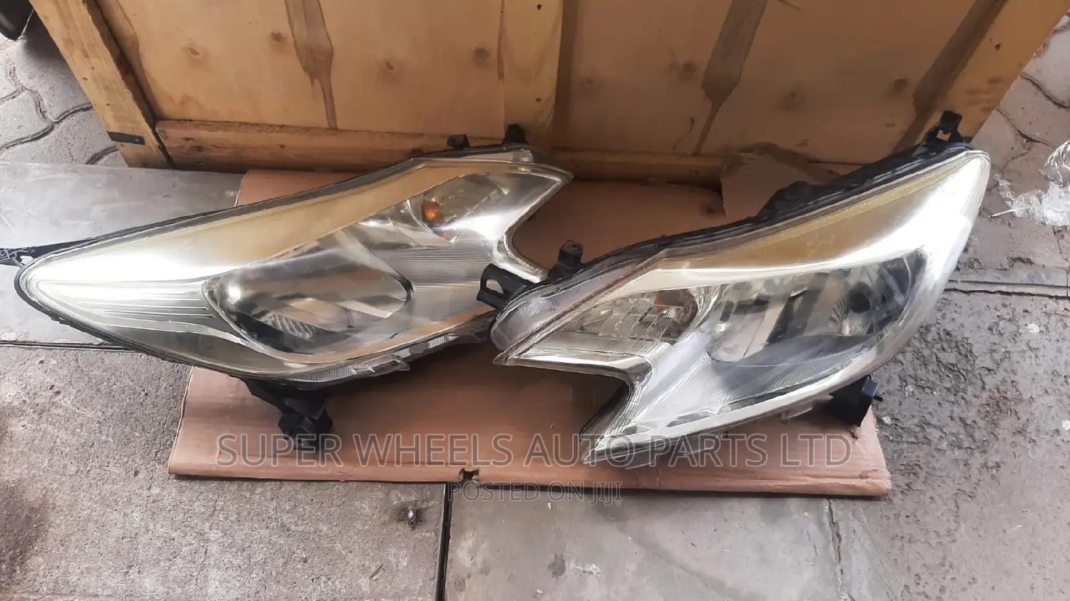 Headlight Nissan Note 2013