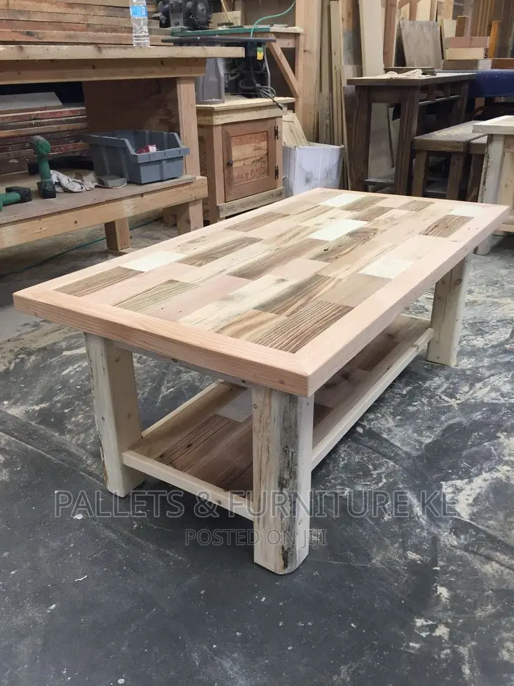 Coffee Table/ Classic/ Interlocked Top / Thick Legs