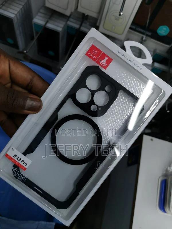 iPhone 13 Pro Xundd Beetle Mag Safe Case Magnetic - main view