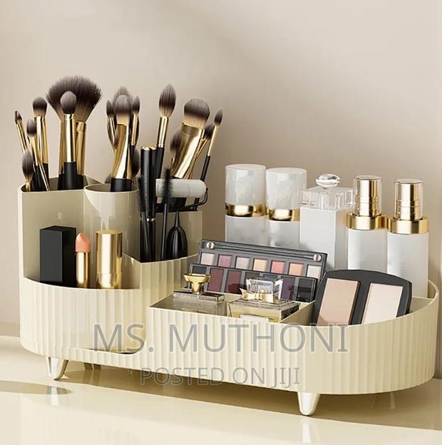 Rotatable Cosmetic Storage/Organizer Box - main view