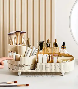 Rotatable Cosmetic Storage/Organizer Box
