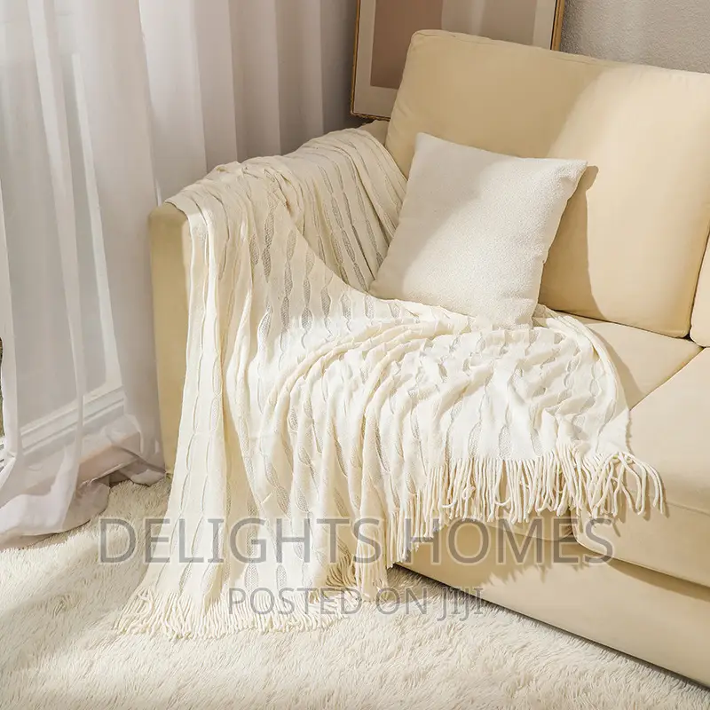 *Solid Tassel Blanket*