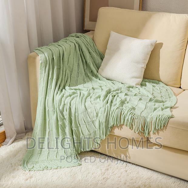 *Solid Tassel Blanket* - thumbnail 3