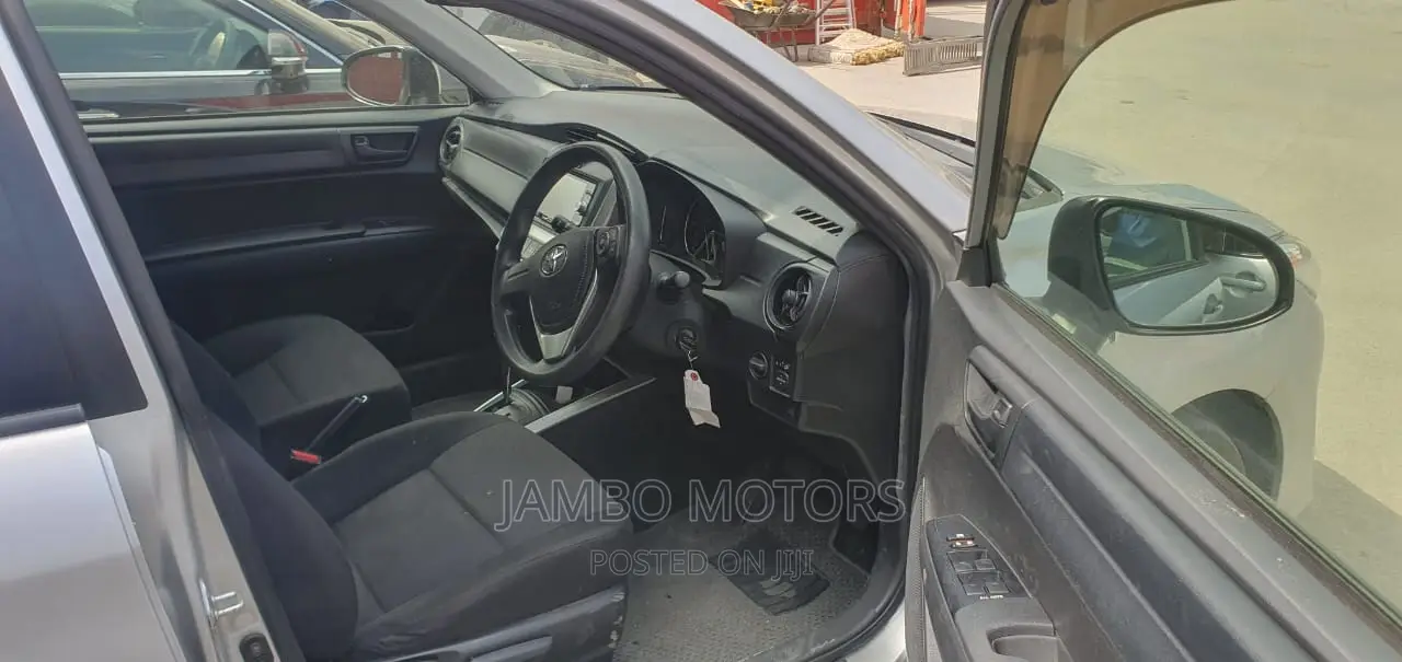 Toyota Corolla Fielder 2017 Silver